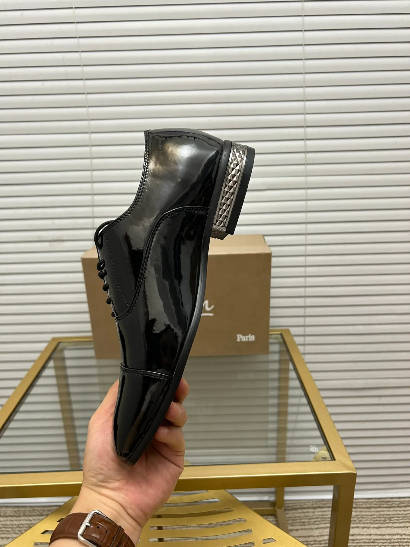 (Customized model) Ex-factory price is 560. christian louboutin (CL red sole shoes) counter series, casual leather shoes for couples 📢 📢 📢 Exclusive hot style release 🎈🎈💪 Movable latex feet 👻 Finished outsole line [Proud] 😝Female 35-40# Male 38#-46, global supply😝 [Top version]: Original imported genuine leather upper, top original leather lining, original molded TPU outsole, original 1:1 detail processing, original shoe last,